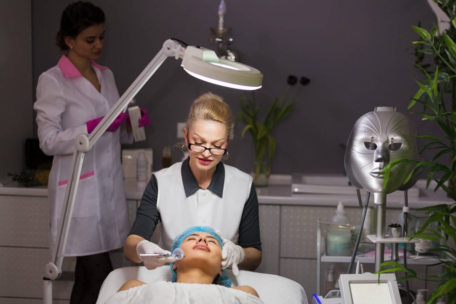 Best Dark Circle Treatment Center in Jeevan Vihar
