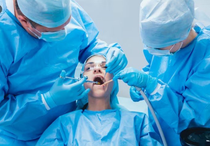 Best Oral Surgery Doctor in Shastri Nagar performing dental surgery